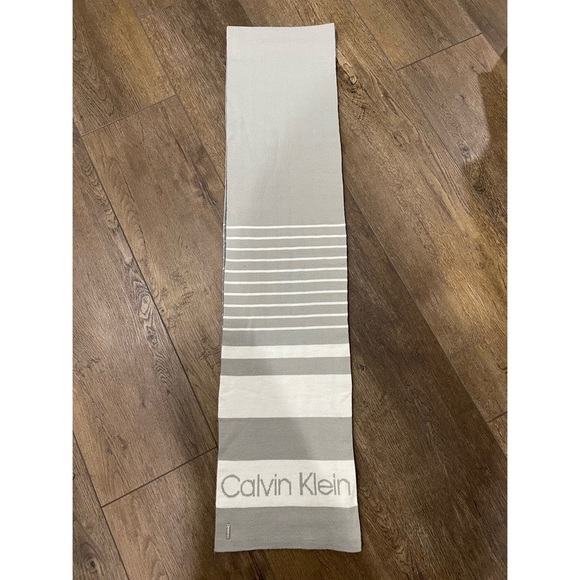 Warm Calvin Klein Scarf🧣 - Picture 2 of 3